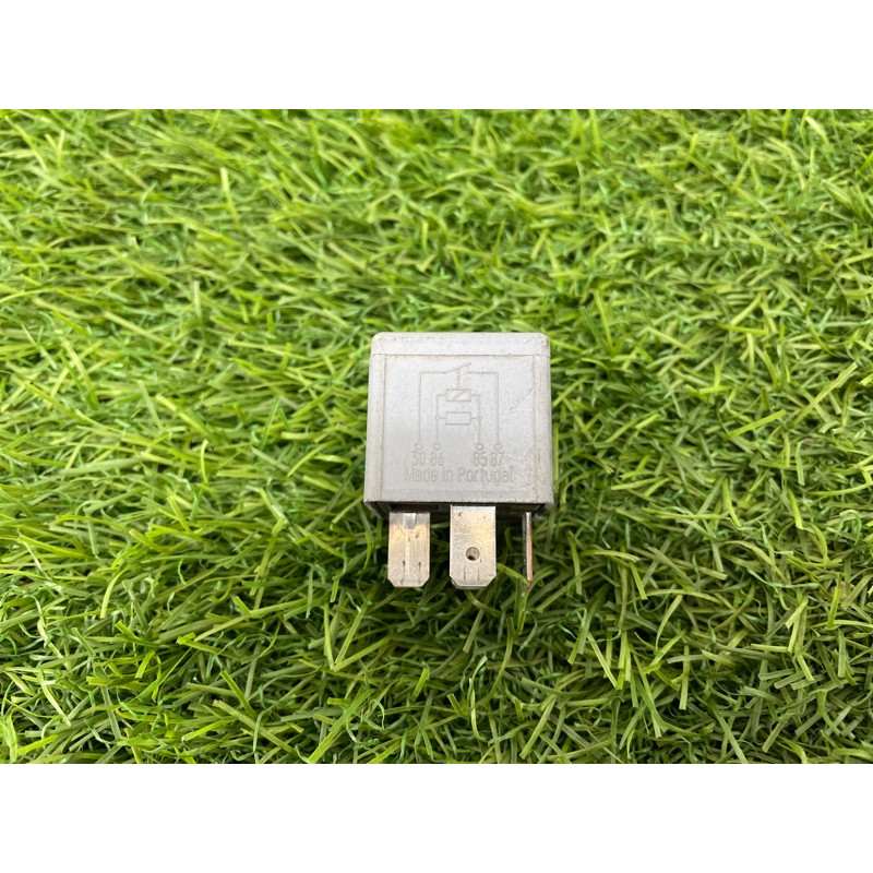 Реле (электрика) Volkswagen Passat B5 2000 2.5 8d0951253a