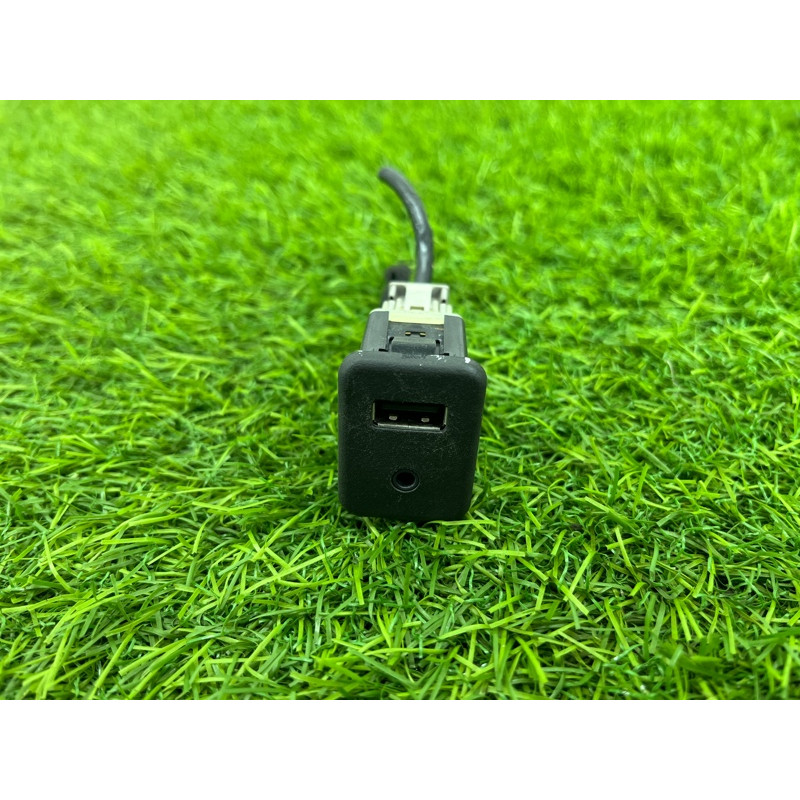 Гнездо USB/AUX (электрика) CHEVROLET Volt 1 2012 1.4 20870101