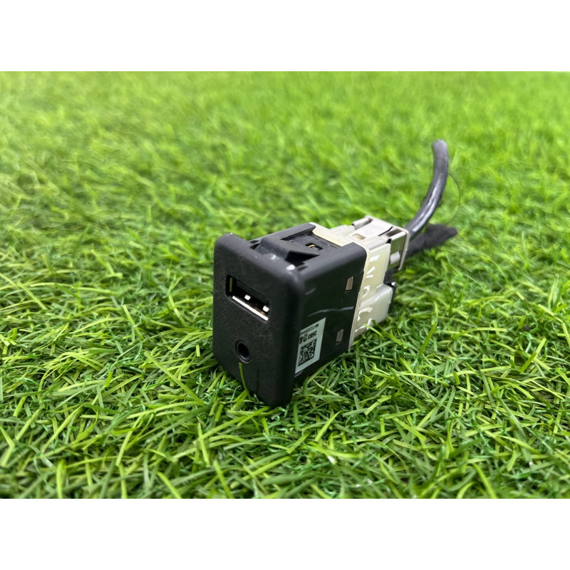 Гнездо USB/AUX (электрика) CHEVROLET Volt 1 2012 1.4 20870101