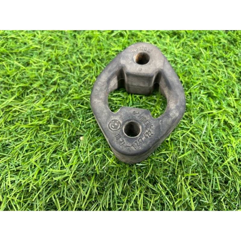 Подушка глушителя (выпускная система) BMW 3-series E36 1996 M43b16 18211247422