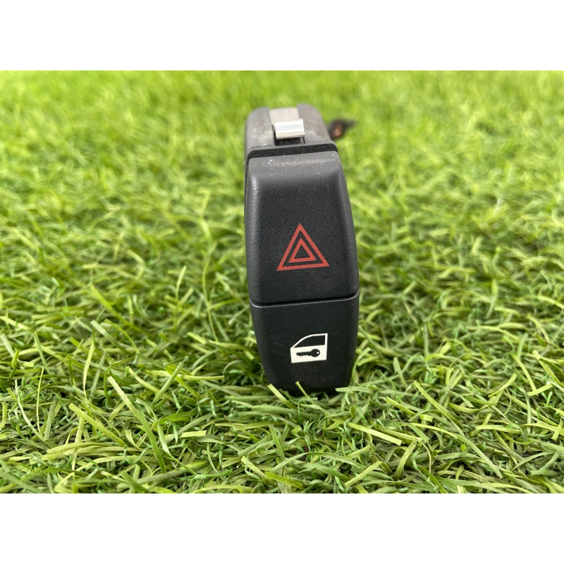 Кнопка аварийной сигнализации (электрика / кнопки) BMW 5-series E60 M54b30 61316919506