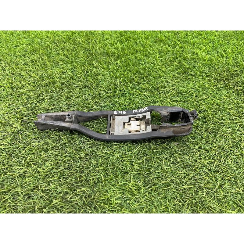 Кронштейн ручки двери (кузов и элементы) BMW 3-series E46 51218216122