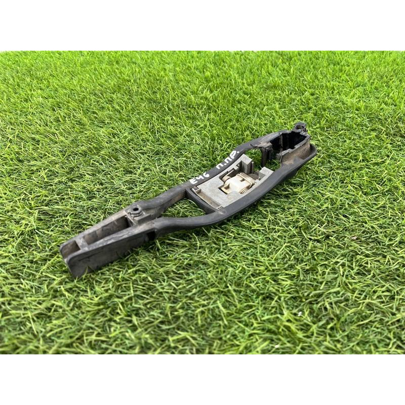 Кронштейн ручки двери (кузов и элементы) BMW 3-series E46 51218216122