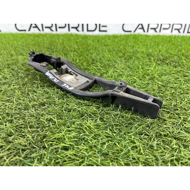 Кронштейн ручки двери (кузов и элементы) BMW 3-series E46 51218216122