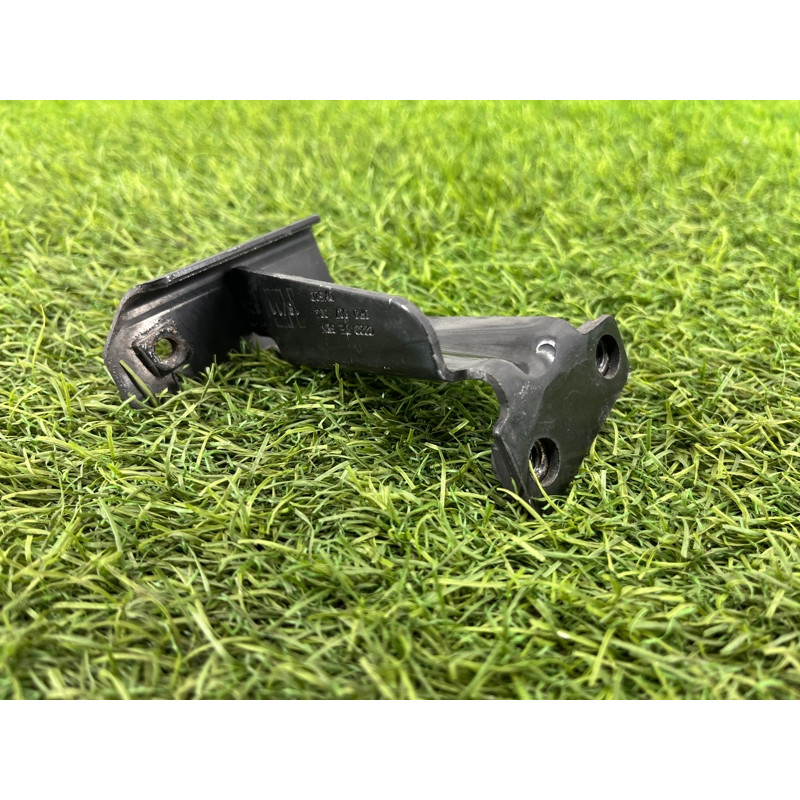 Крепление бампера (кузов и элементы) Audi Q5 8R 2012 3.2 CALB 8r0807334