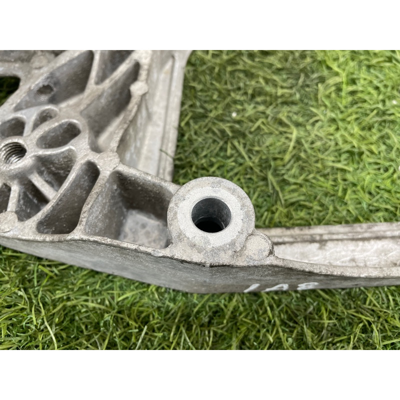 Кронштейн редуктора (трансмиссия) AUDI A8 D4 2011 4,2 8K0599287G