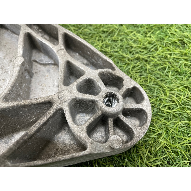 Кронштейн редуктора (трансмиссия) AUDI A8 D4 2011 4,2 8K0599287G