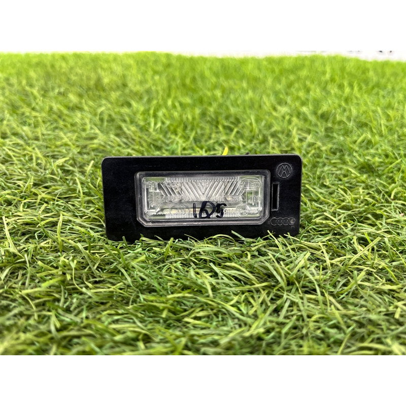 Плафон подсветки номера (оптика) Audi Q5 8R 2012 3.2 CALB 8T0943021