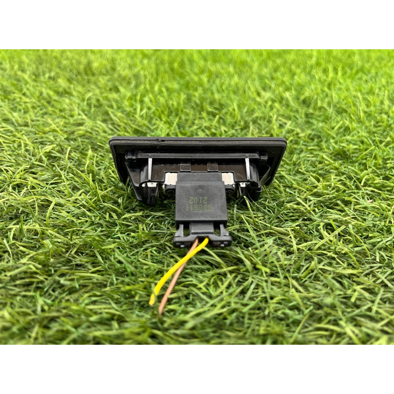 Плафон подсветки номера (оптика) Audi Q5 8R 2012 3.2 CALB 8T0943021