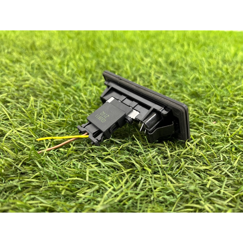 Плафон подсветки номера (оптика) Audi Q5 8R 2012 3.2 CALB 8T0943021