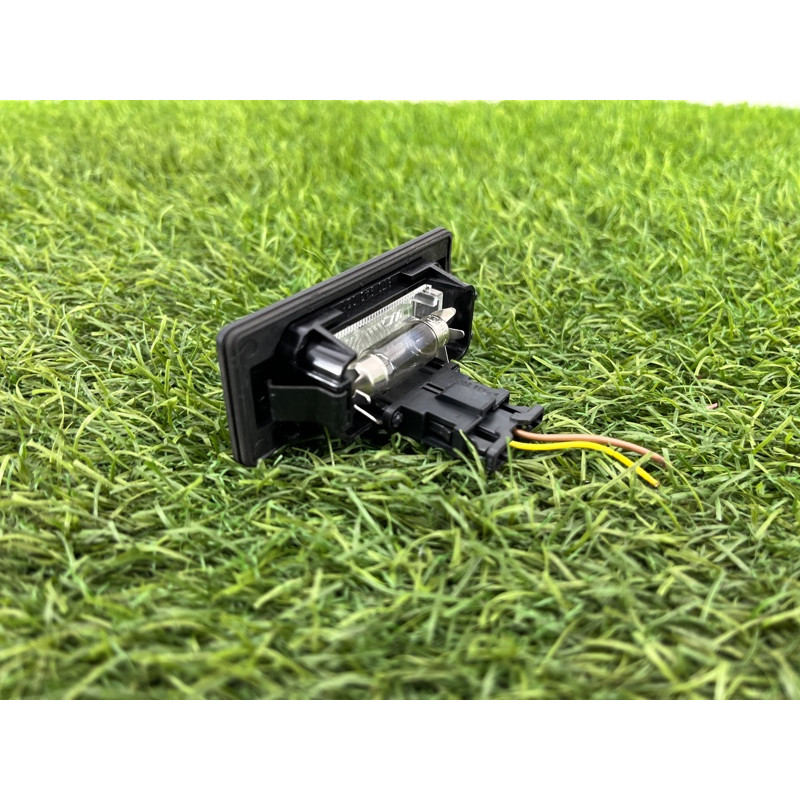 Плафон подсветки номера (оптика) Audi Q5 8R 2012 3.2 CALB 8T0943021