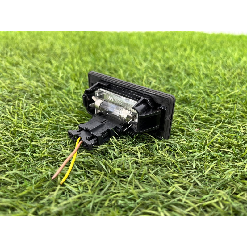 Плафон подсветки номера (оптика) Audi Q5 8R 2012 3.2 CALB 8T0943021