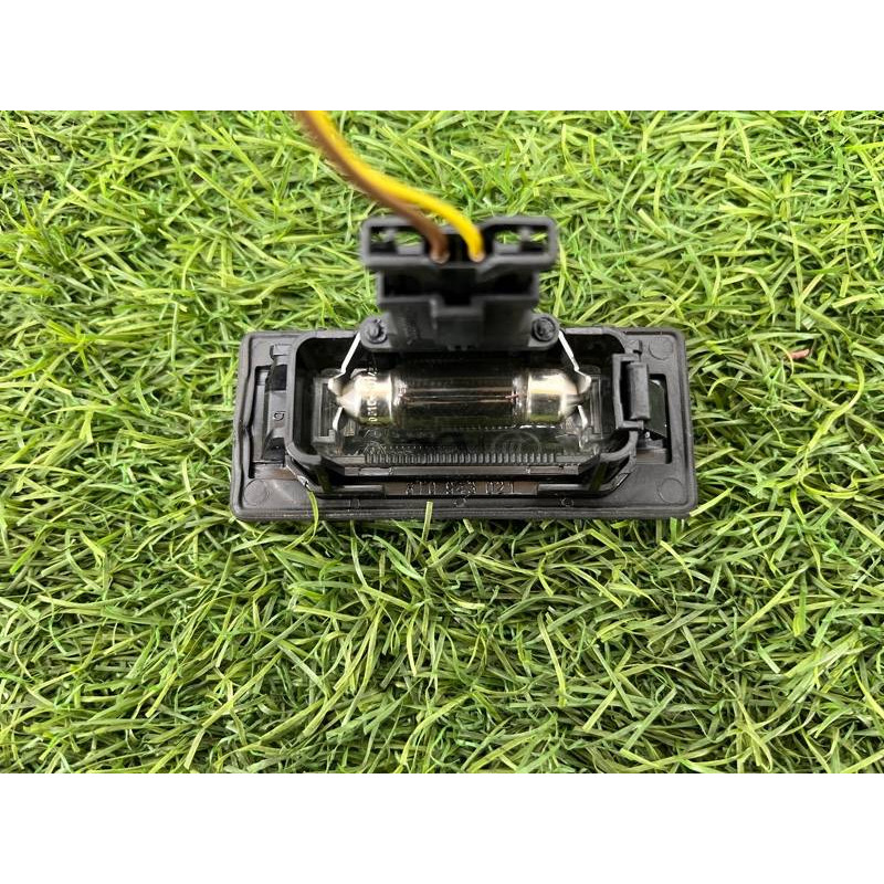 Плафон подсветки номера (оптика) Audi Q5 8R 2012 3.2 CALB 8T0943021