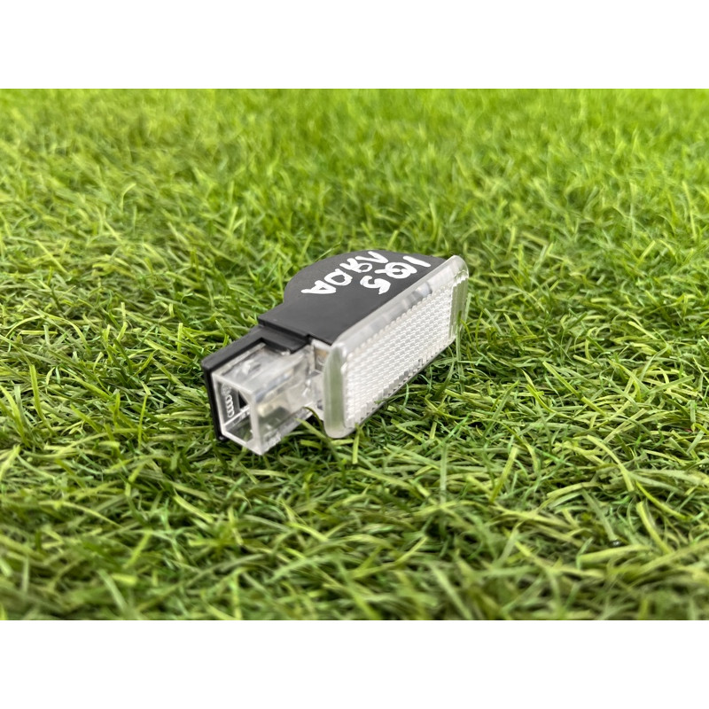 Плафон багажника (салон) Audi Q5 8R 2012 3.2 CALB 4B0947415A