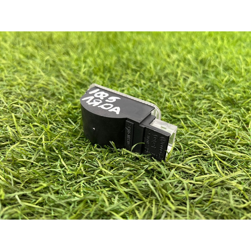 Плафон багажника (салон) Audi Q5 8R 2012 3.2 CALB 4B0947415A