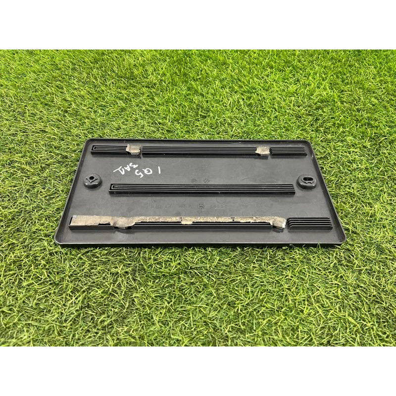 Площадка номерного знака (кузов и элементы) Audi Q5 8R 2012 3.2 CALB 8T0827113A01C