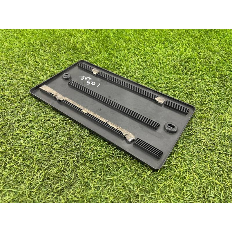 Площадка номерного знака (кузов и элементы) Audi Q5 8R 2012 3.2 CALB 8T0827113A01C