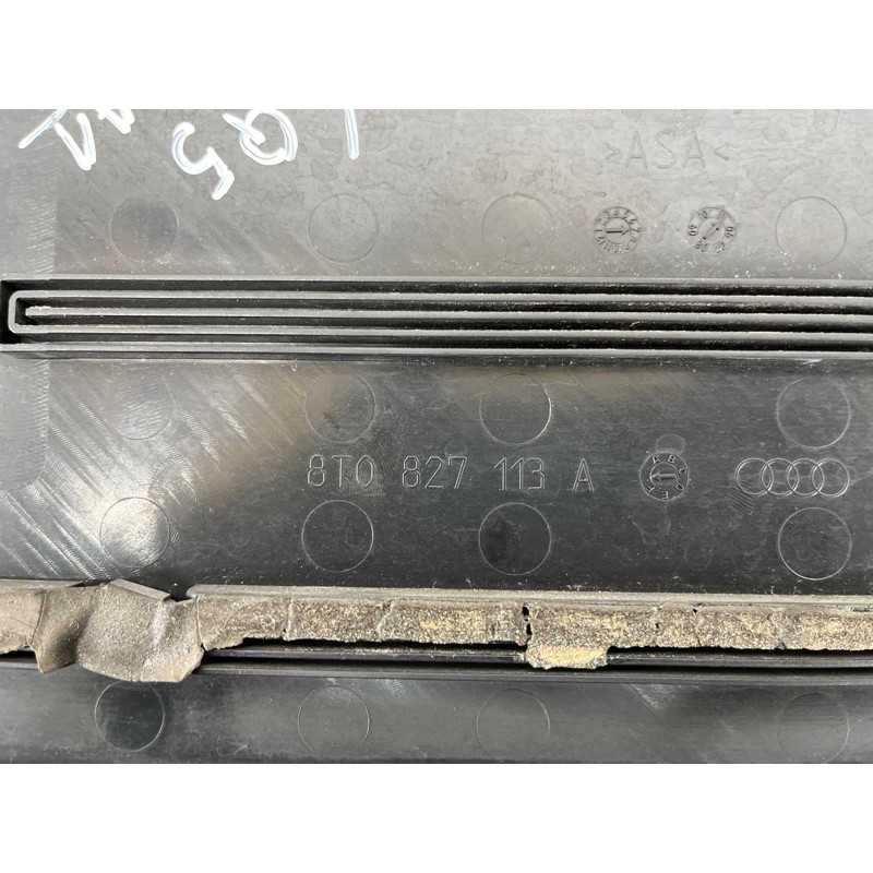 Площадка номерного знака (кузов и элементы) Audi Q5 8R 2012 3.2 CALB 8T0827113A01C