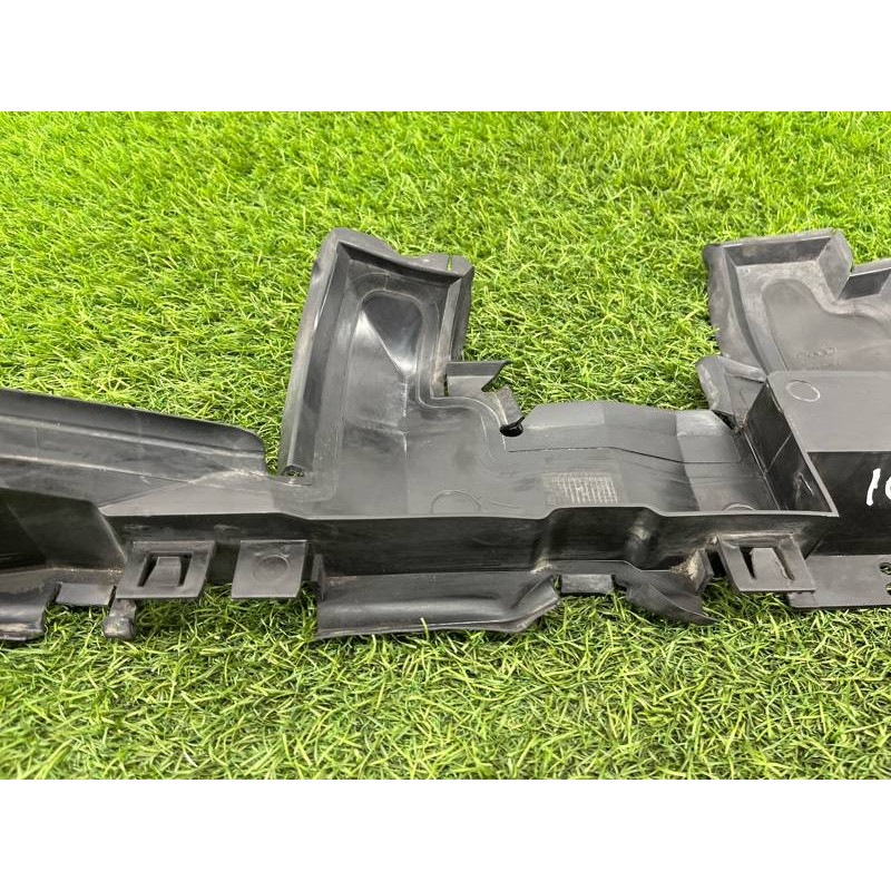 Воздуховод радиатора (кузов и элементы) Audi Q5 8R 2012 3.2 CALB 8R0121284G