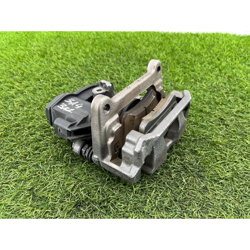 Суппорт тормозной (тормозная система) AUDI A4 B9 2017 2.0L 8W0615403