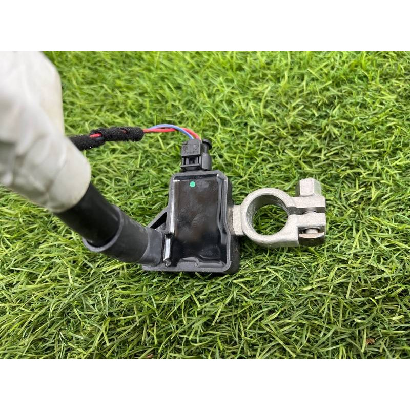 Клемма минусовая (электрика) Audi Q5 8R 2012 3.2 CALB 8R0915181