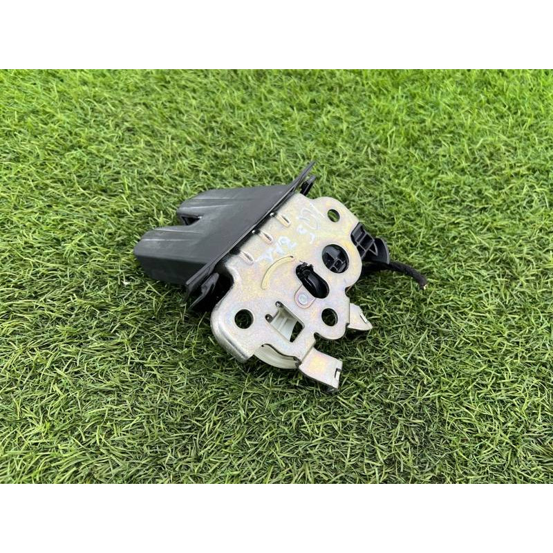 Замок багажника (кузов и элементы) Audi Q5 8R 2012 3.2 CALB 8R0827505