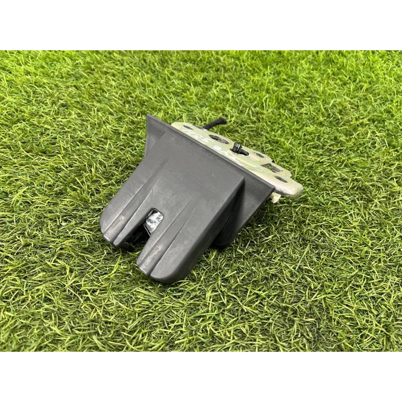 Замок багажника (кузов и элементы) Audi Q5 8R 2012 3.2 CALB 8R0827505