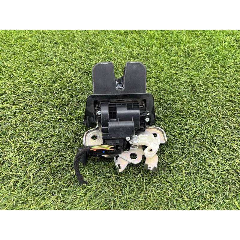 Замок багажника (кузов и элементы) Audi Q5 8R 2012 3.2 CALB 8R0827505