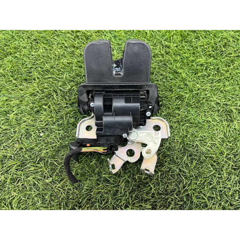 Замок багажника (кузов и элементы) Audi Q5 8R 2012 3.2 CALB 8R0827505