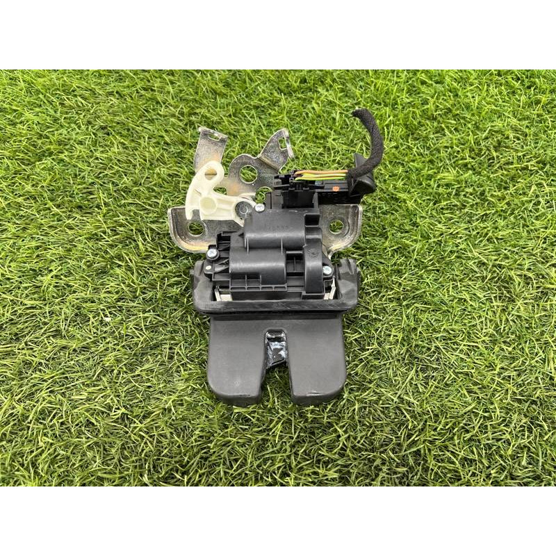 Замок багажника (кузов и элементы) Audi Q5 8R 2012 3.2 CALB 8R0827505