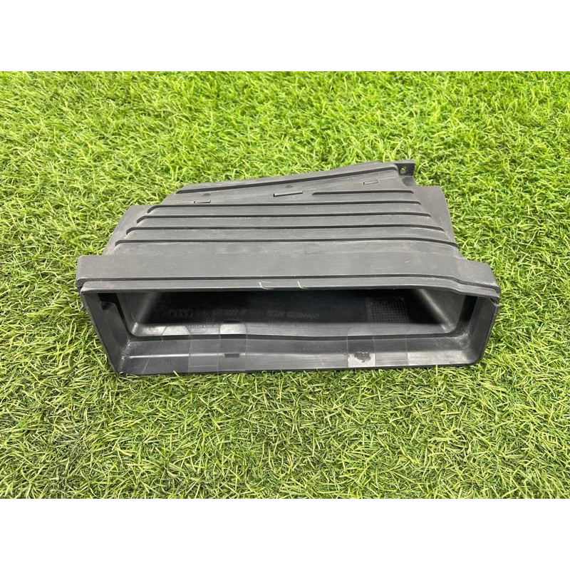 Воздухозаборник (впускная система) AUDI A8 D4 2011 4,2 4H0129627P