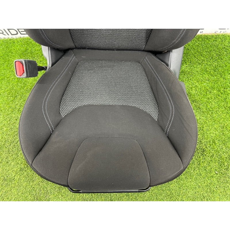 Передні сидіння (салон) Jeep Cherokee KL 2019 2.4 6SS97LAAAD