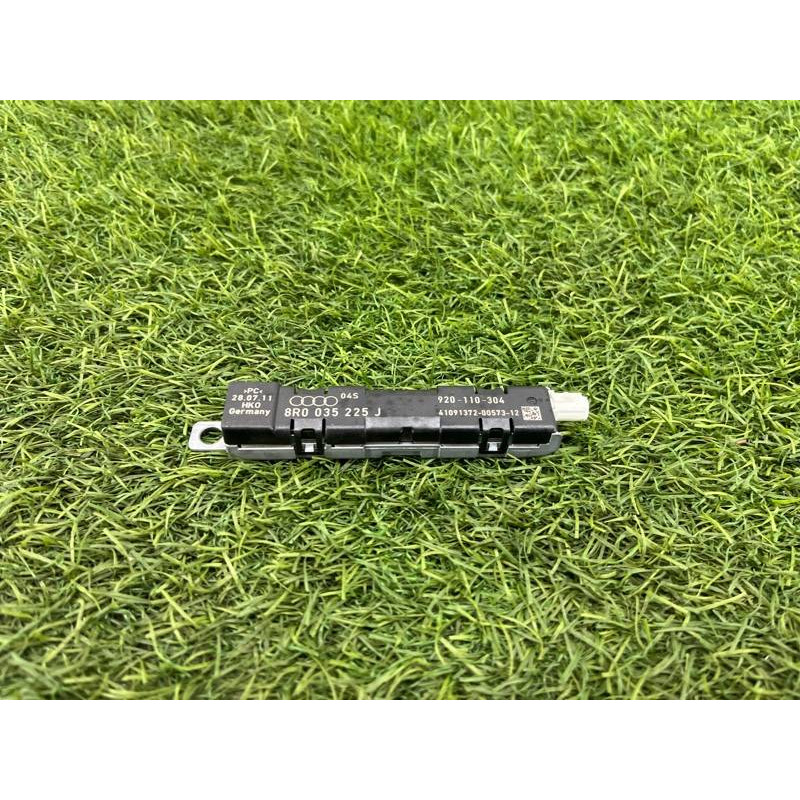 Усилитель антенны (электрика) Audi Q5 8R 2012 3.2 CALB 8R0035225J