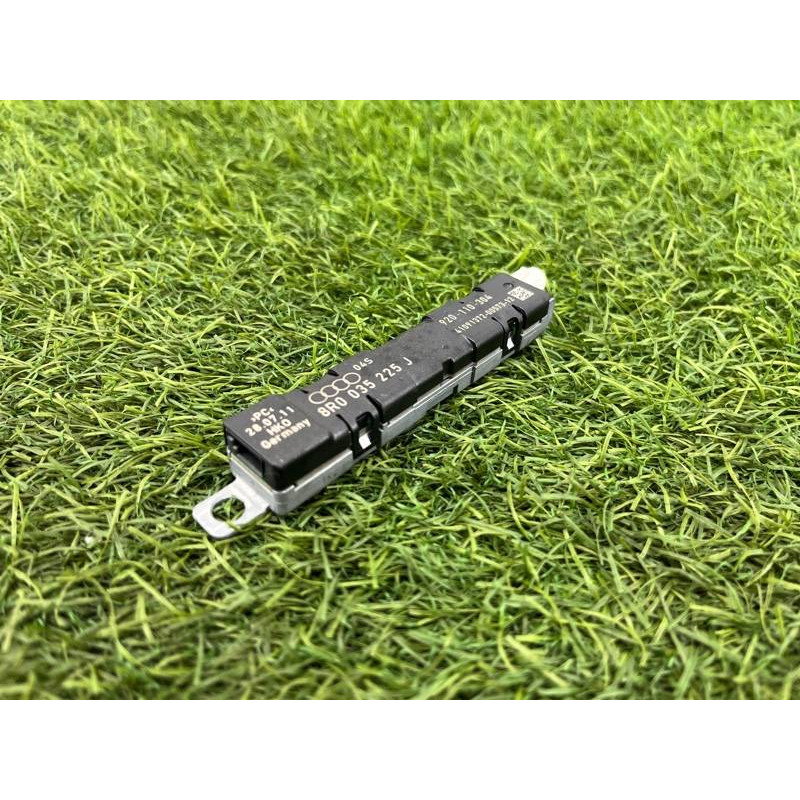 Усилитель антенны (электрика) Audi Q5 8R 2012 3.2 CALB 8R0035225J