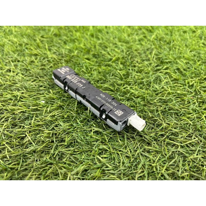 Усилитель антенны (электрика) Audi Q5 8R 2012 3.2 CALB 8R0035225J