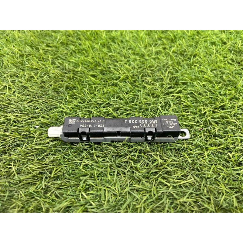 Усилитель антенны (электрика) Audi Q5 8R 2012 3.2 CALB 8R0035225J