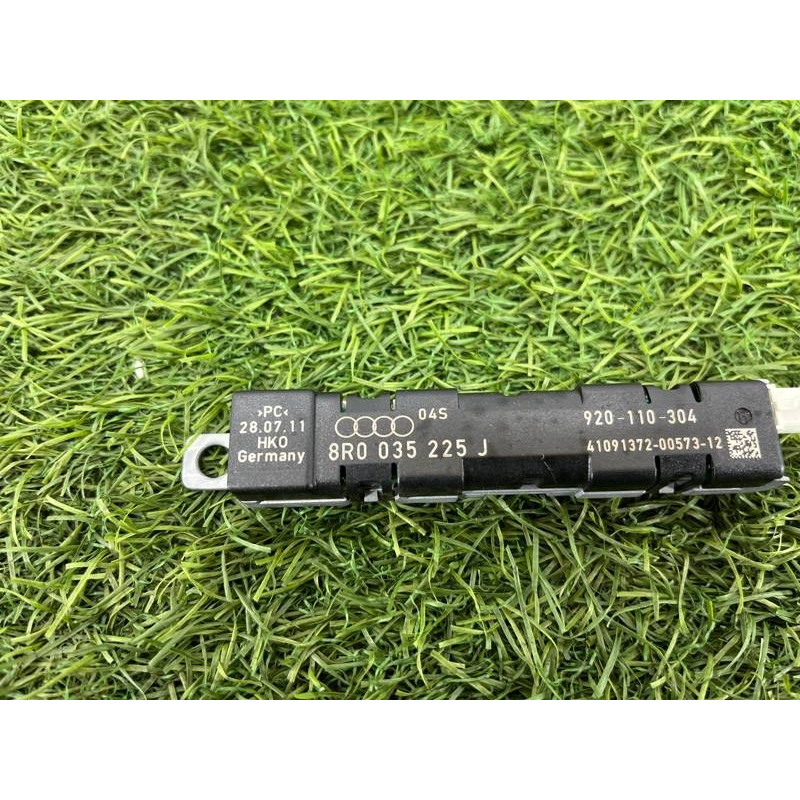 Усилитель антенны (электрика) Audi Q5 8R 2012 3.2 CALB 8R0035225J