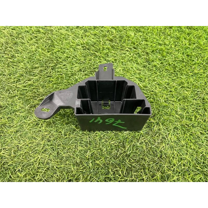 Крепление усилителя антенны (кузов и элементы) Audi A5 F5 2019 2.0 TFSI 8W0907113