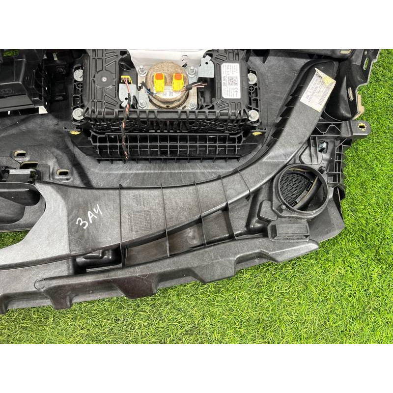 Торпеда (салон) AUDI A4 B9 2017 2.0L 8W1857001KMBX