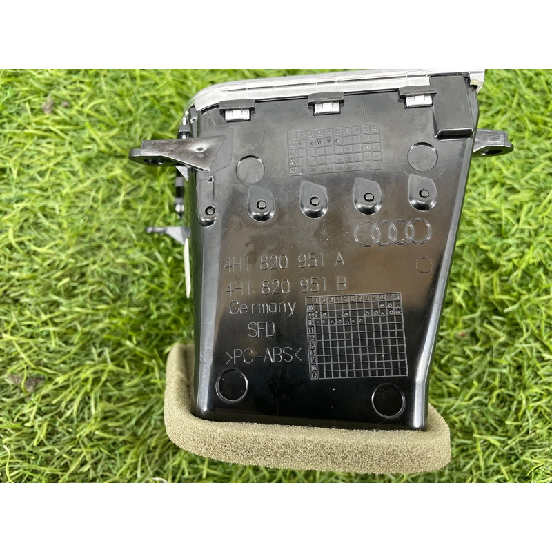 Центральний дефлектор салону (салон) AUDI A8 D4 2011 4,2 4H1820951AWVF