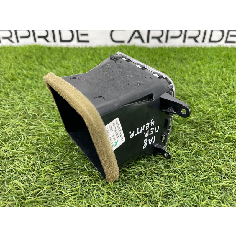 Центральний дефлектор салону (салон) AUDI A8 D4 2011 4,2 4H1820952AWVF