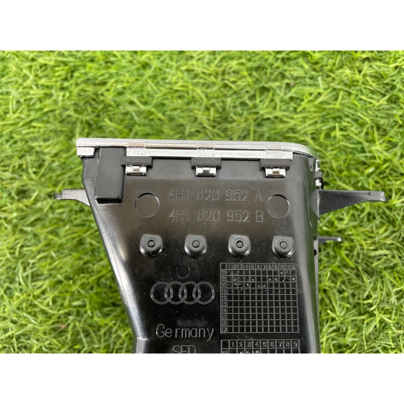 Центральний дефлектор салону (салон) AUDI A8 D4 2011 4,2 4H1820952AWVF