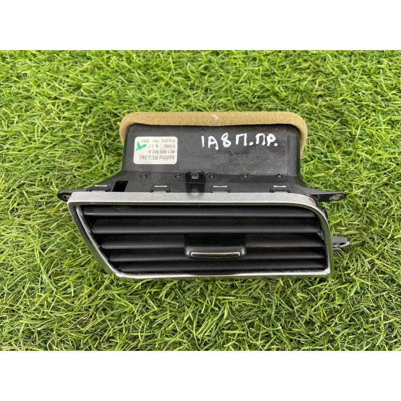 Дефлектор повітроводу (салон) AUDI A8 D4 2011 4,2 4H1820902AWVF