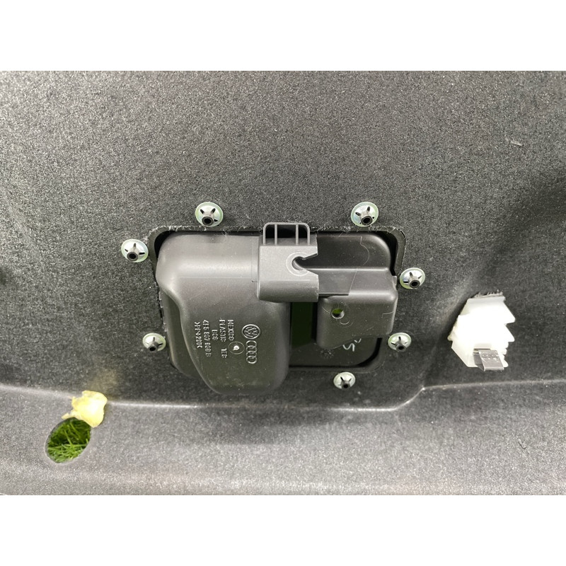 Обшивка кришки багажника (салон) AUDI A8 D4 2011 4,2 4H0867975G9X7