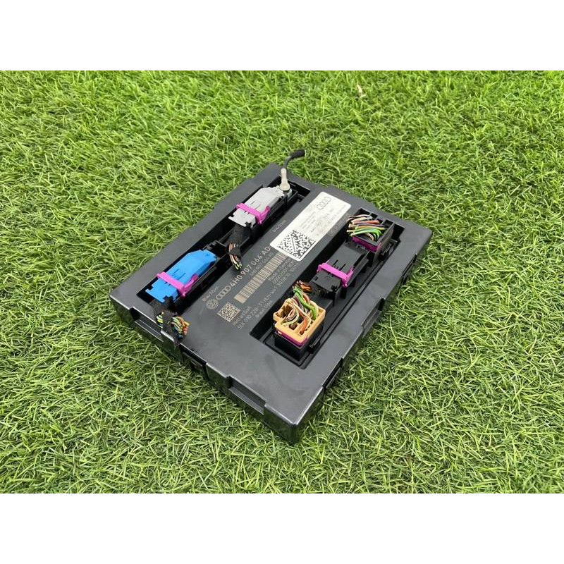 Блок комфорта (электрика / блок управления) AUDI A8 D4 2011 4,2 4H0907064AD