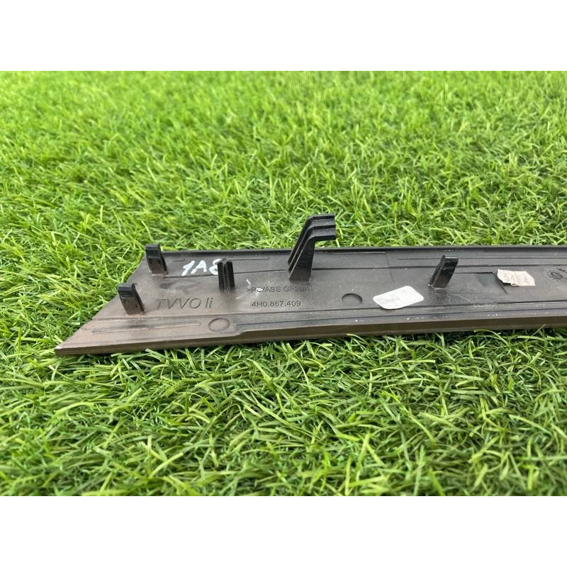 Декоративная накладка карты двери (салон) AUDI A8 D4 2011 4,2 4H0867409A1WV