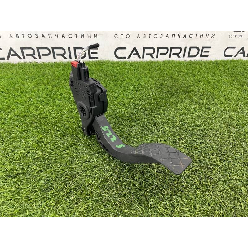 Педаль газа (электрика двигателя) AUDI A8 D4 2011 4,2 8K1723523A