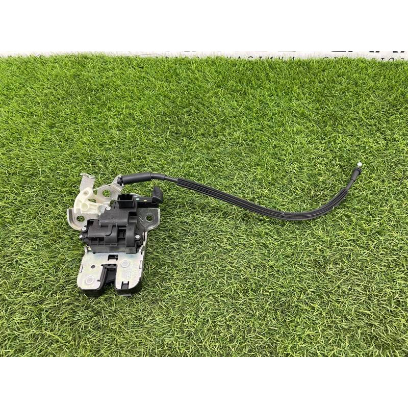 Замок багажника (кузов и элементы) AUDI A8 D4 2011 4,2 4H0827505