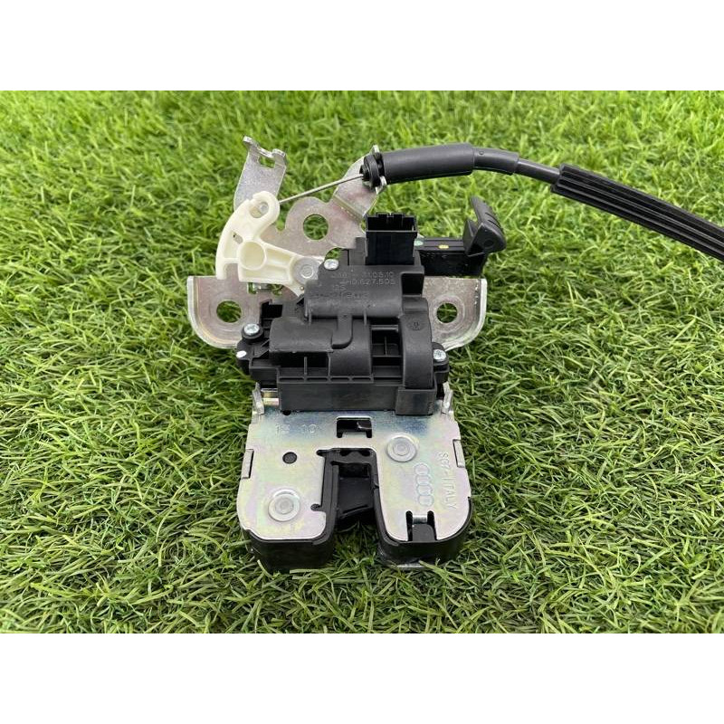 Замок багажника (кузов и элементы) AUDI A8 D4 2011 4,2 4H0827505