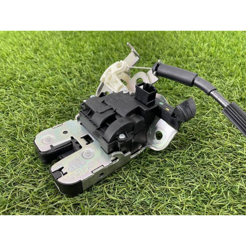 Замок багажника (кузов и элементы) AUDI A8 D4 2011 4,2 4H0827505